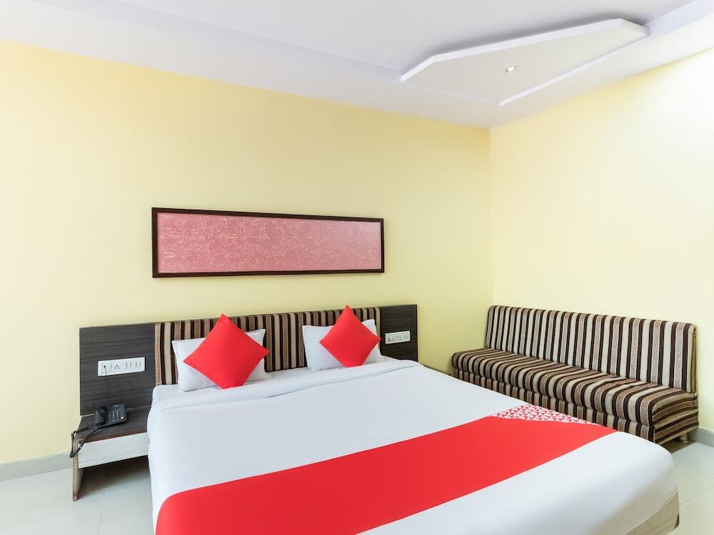 Ратлам: OYO 40153 Hotel Rajendra Palace