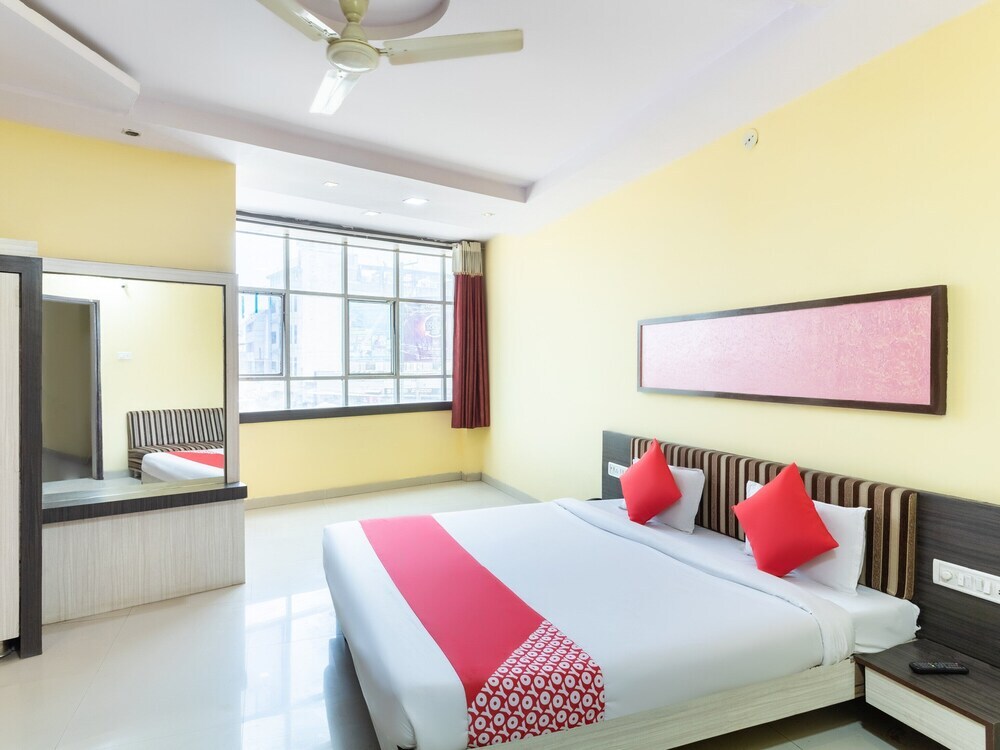Ратлам: OYO 40153 Hotel Rajendra Palace