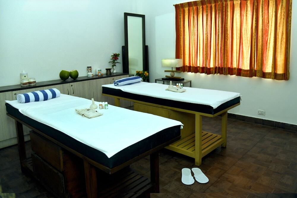 Thavarekere: Regenta Resort Golden Amoon