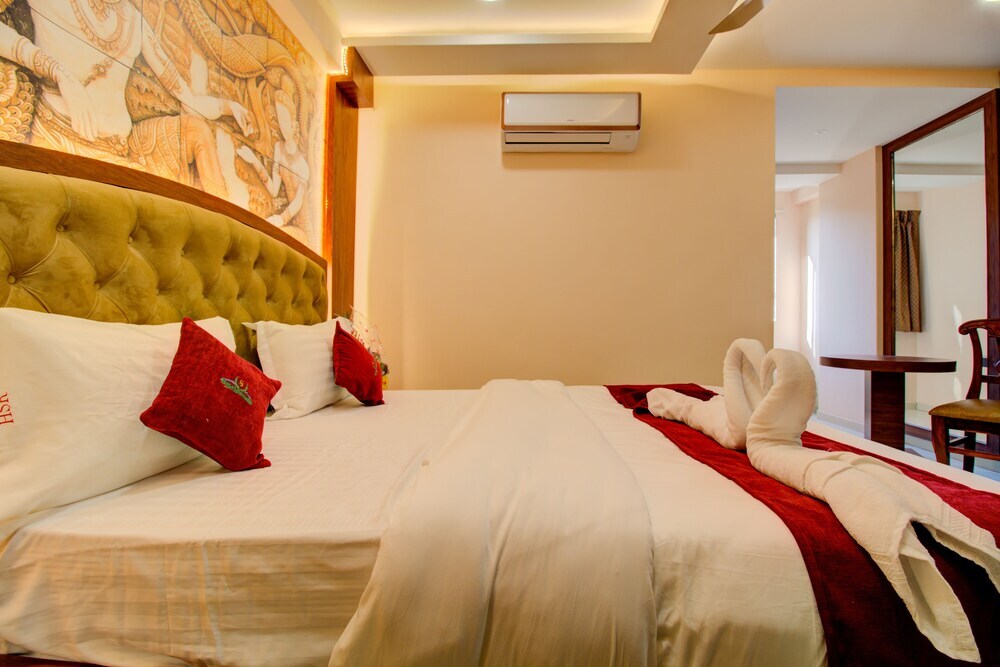 Тхане: Hotel Samaira Residency