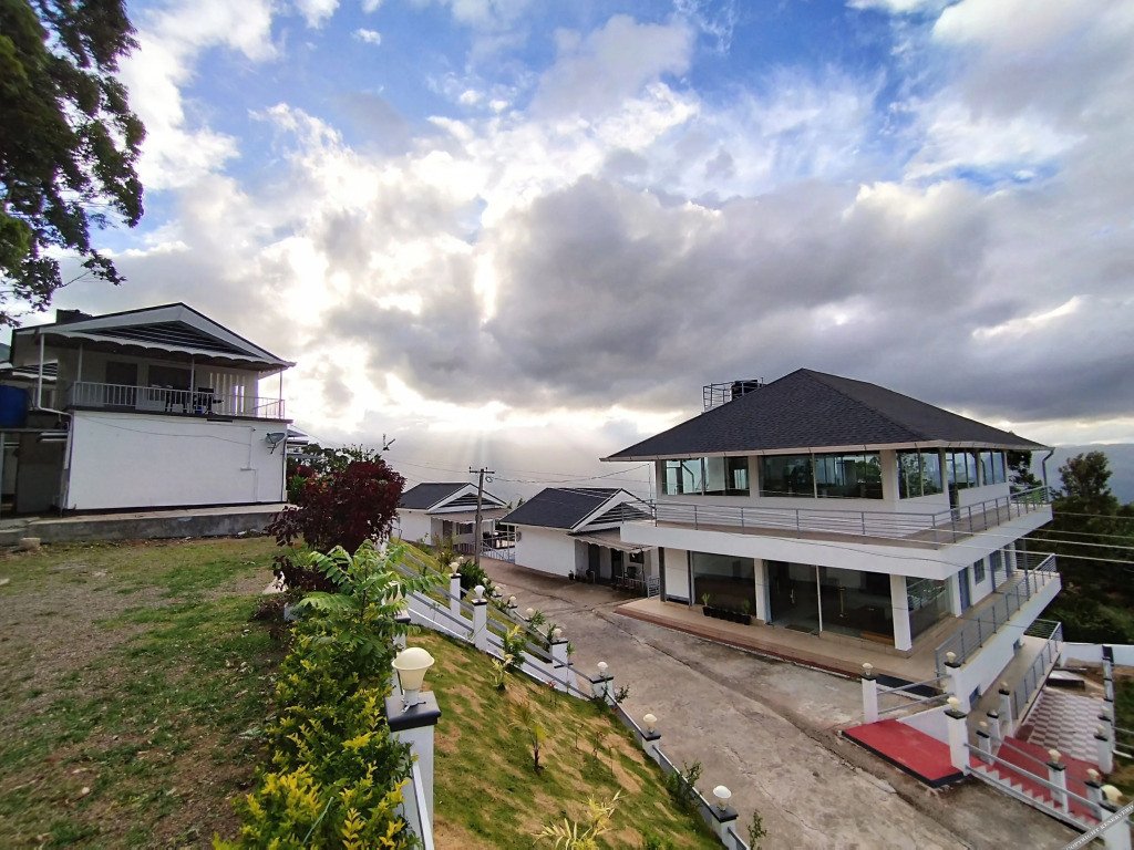 Валпарай: Firefly Resort