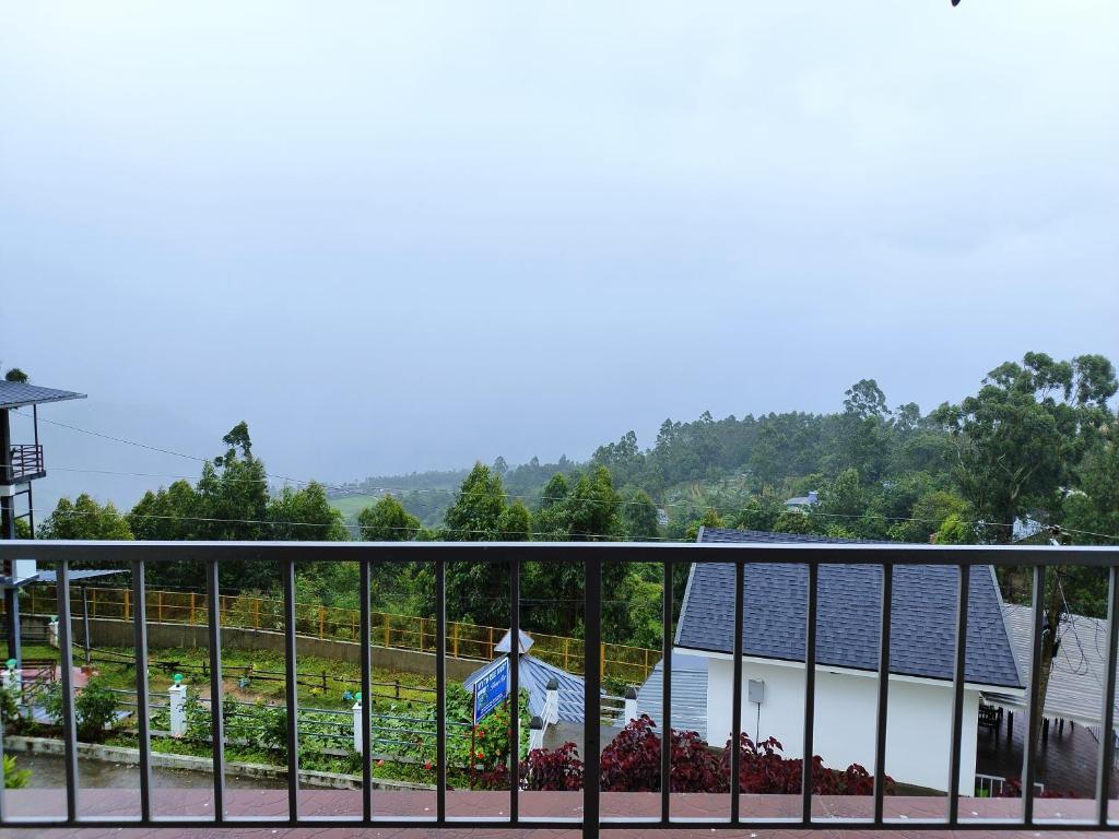 Валпарай: Firefly Resort