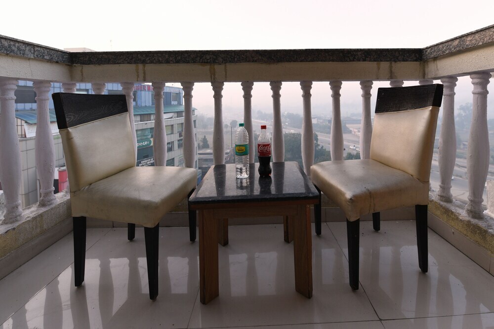 Большая Нойда: Hotel Noida International