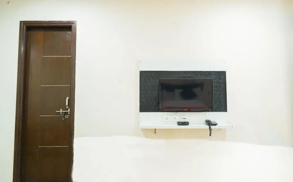 Нойда: Csk Residency