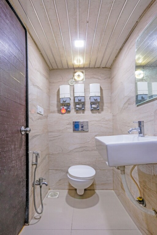 Мумбаи: Hotel BKC Corporate Inn