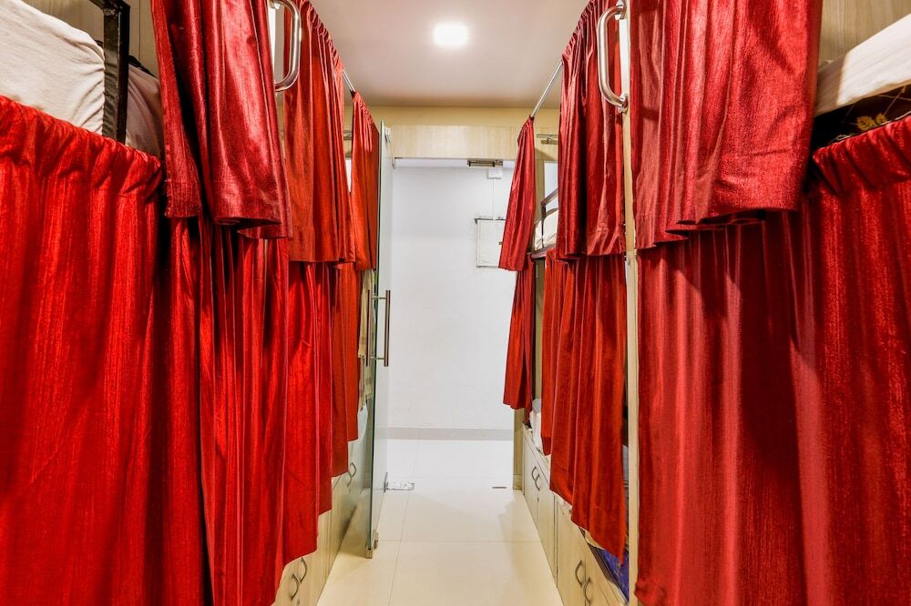 Мумбаи: Hotel BKC Corporate Inn
