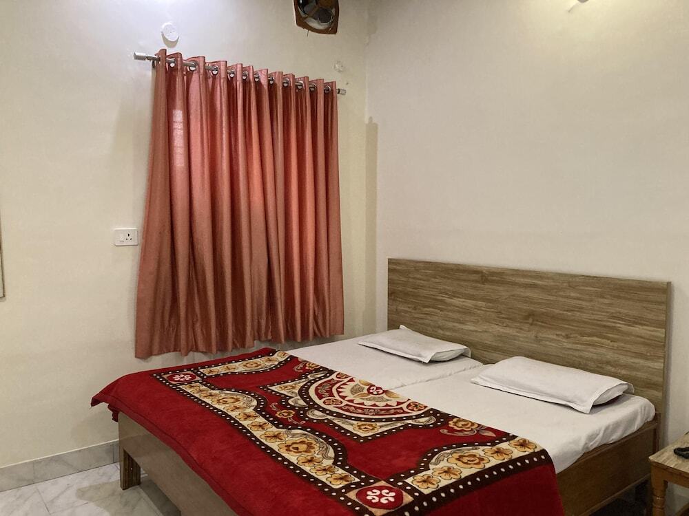 Алвар: Hotel Natraj