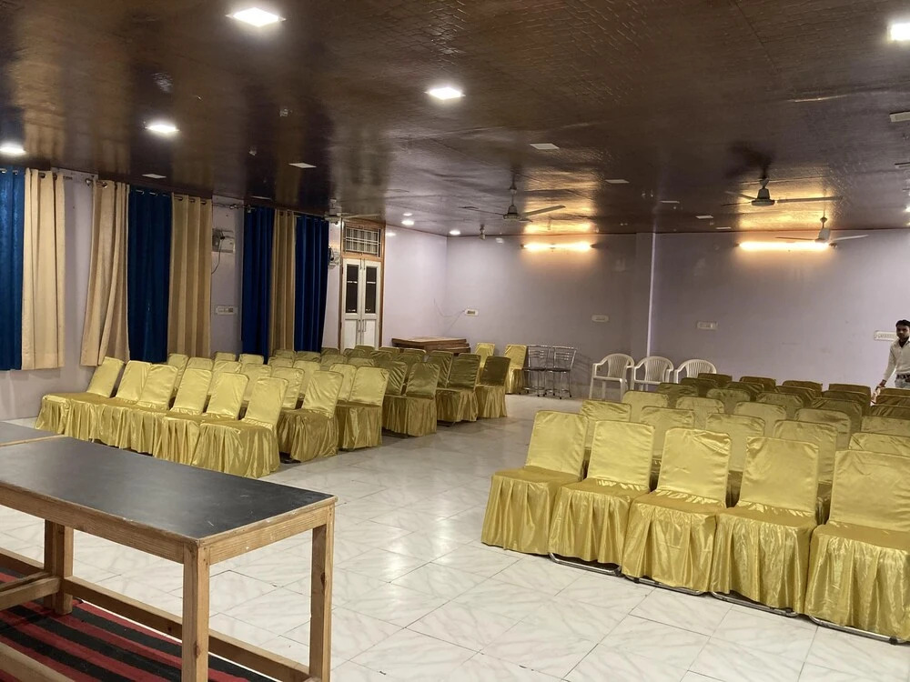 Алвар: Hotel Natraj