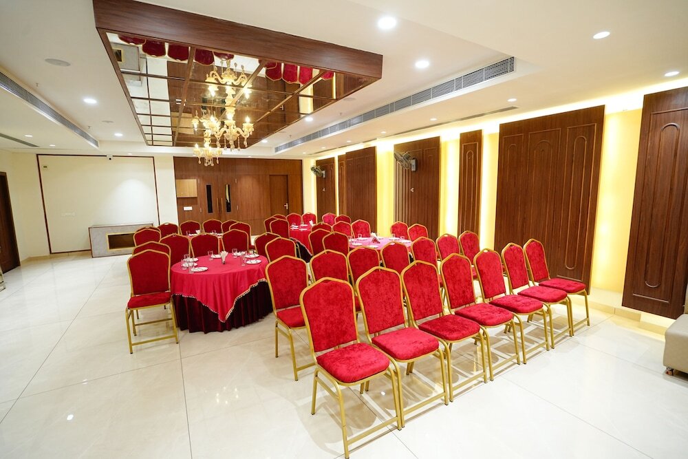 Алвар: Hotel Natraj