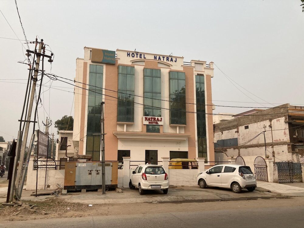 Алвар: Hotel Natraj