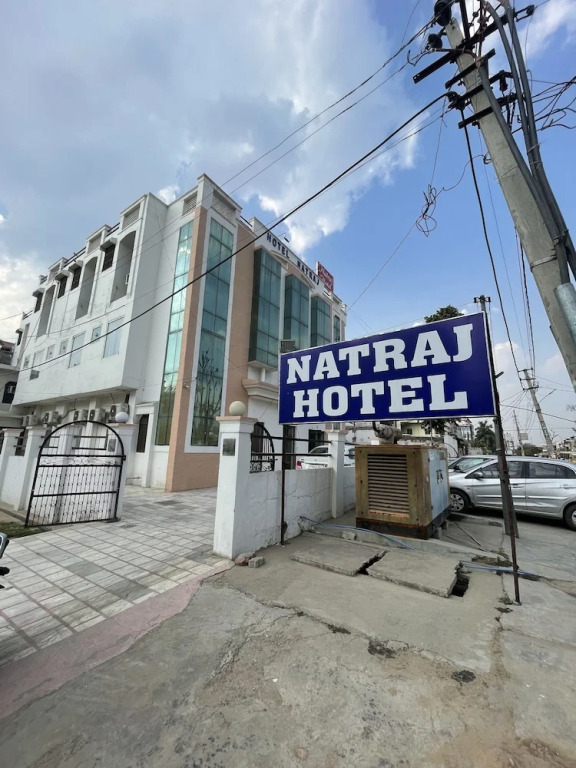 Алвар: Hotel Natraj