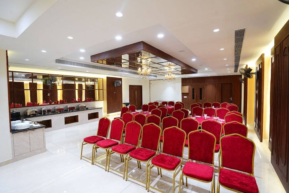 Алвар: Hotel Natraj