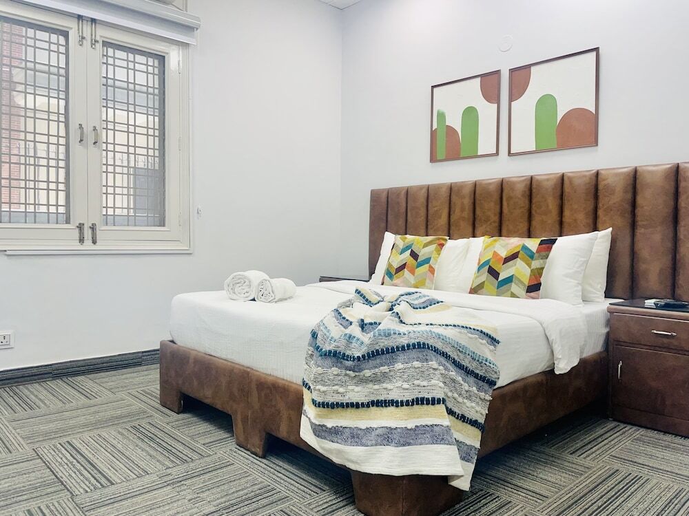 Гуруграм: BluO Modern 1BHK - DLF Galleria Market