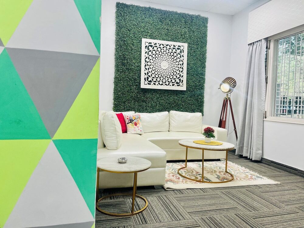 Гуруграм: BluO Modern 1BHK - DLF Galleria Market