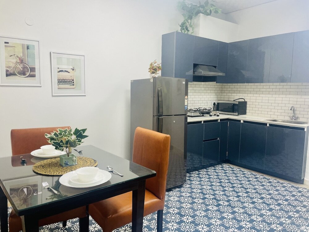Гуруграм: BluO Modern 1BHK - DLF Galleria Market