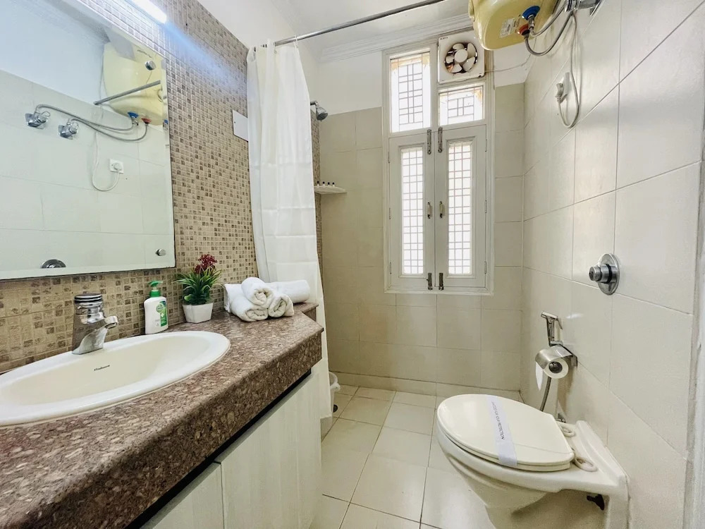 Гуруграм: BluO Modern 1BHK - DLF Galleria Market