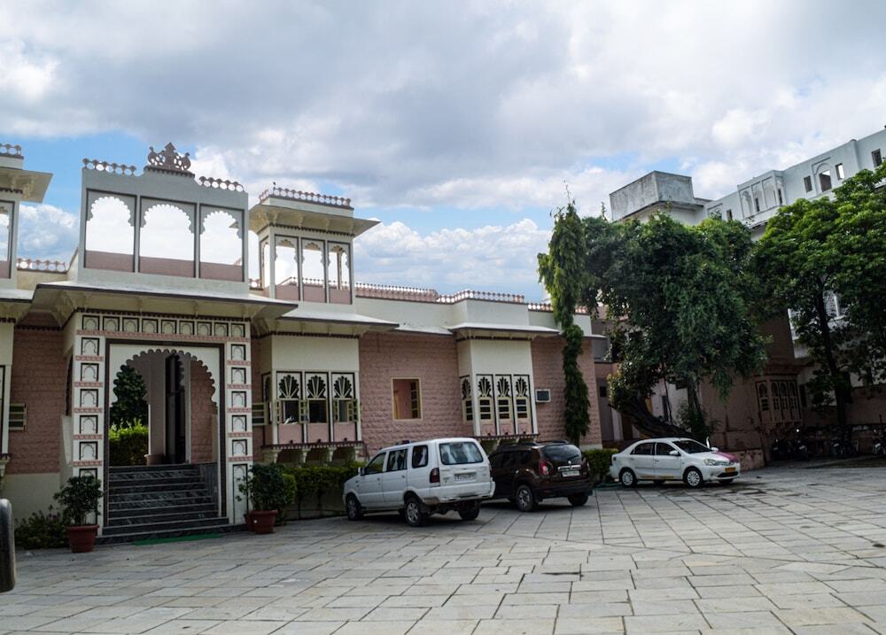 Садри: Ranakpur Hill Resort