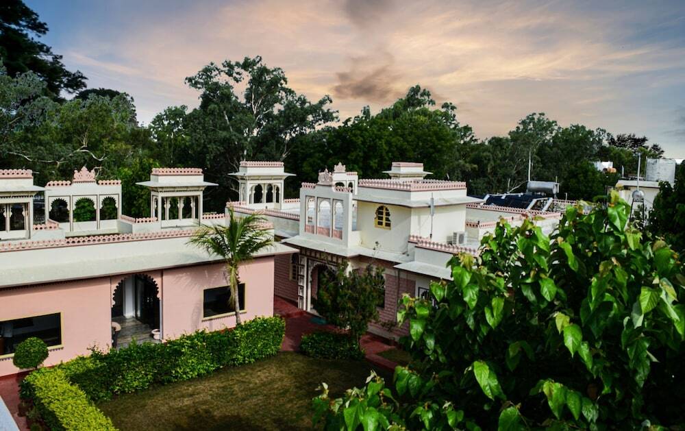Садри: Ranakpur Hill Resort