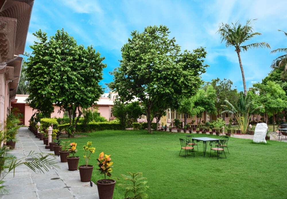 Садри: Ranakpur Hill Resort