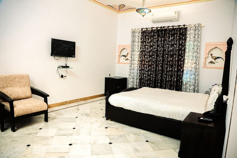 Садри: Ranakpur Hill Resort