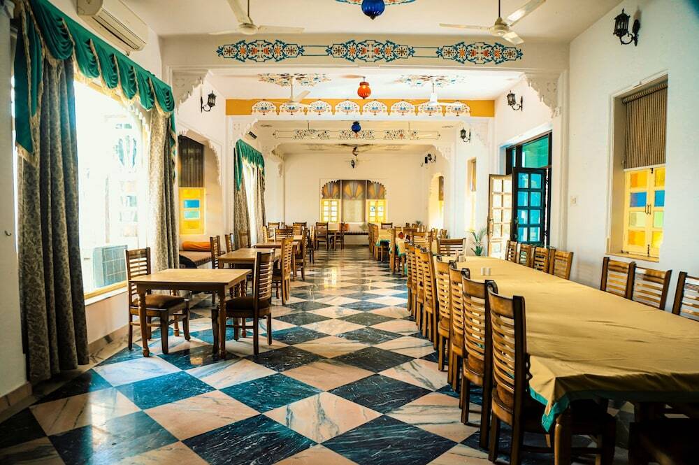 Садри: Ranakpur Hill Resort