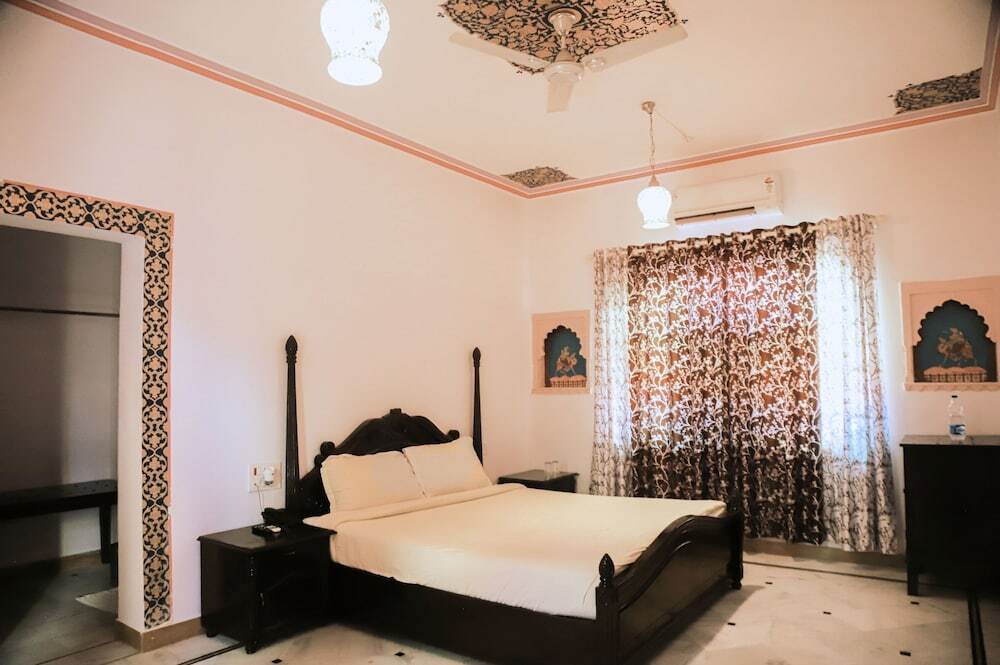 Садри: Ranakpur Hill Resort