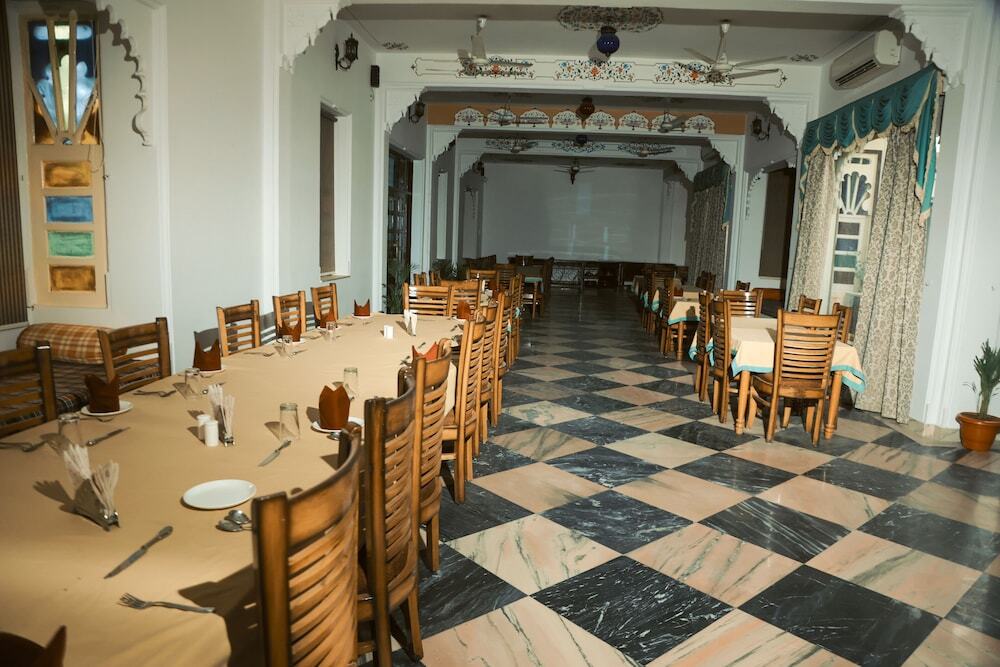 Садри: Ranakpur Hill Resort