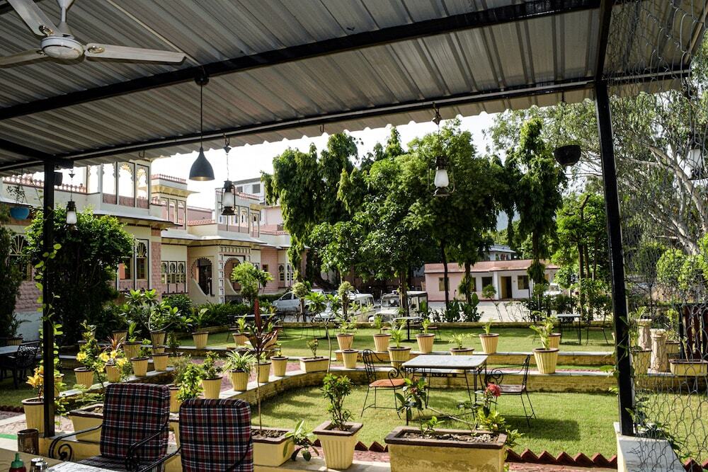 Садри: Ranakpur Hill Resort