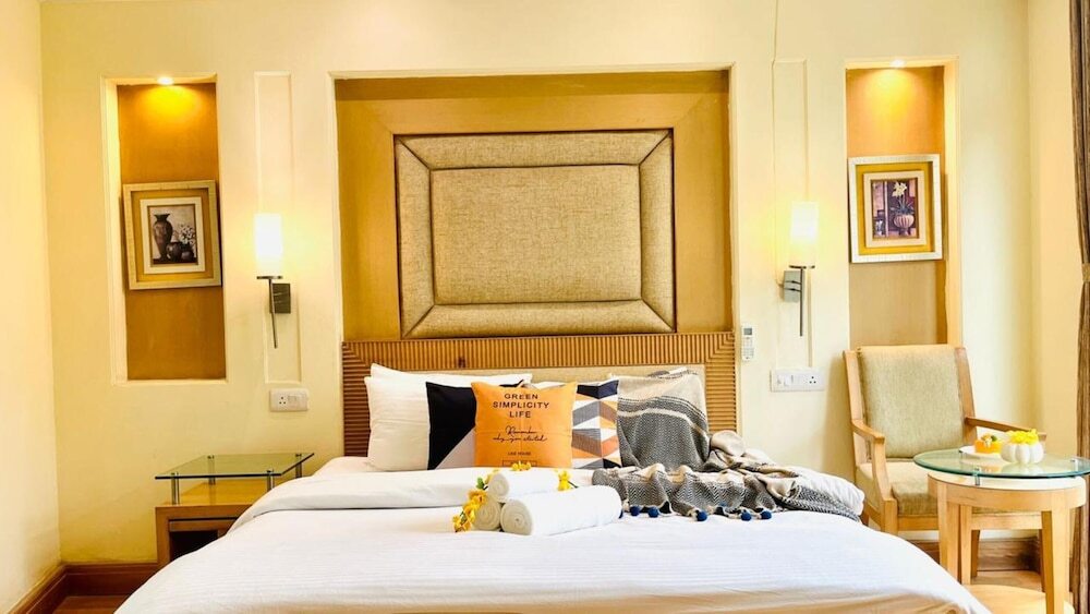 BluO 3BHK - DLF Galleria | BathTub, Balcony — фото 5