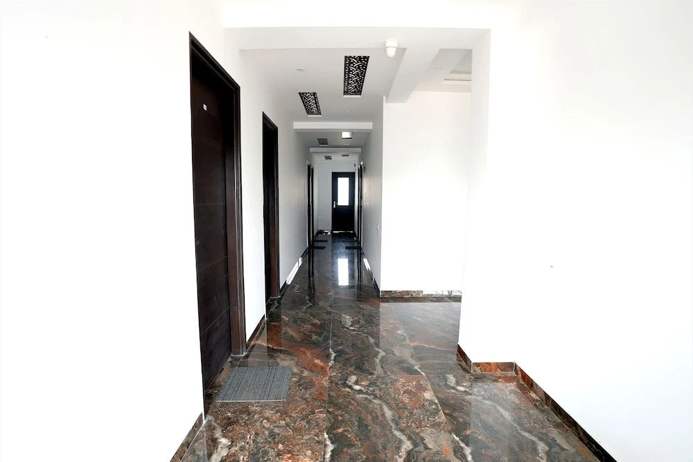 Нойда: Gupta Residency Near Noida Sector 50 Metro Station