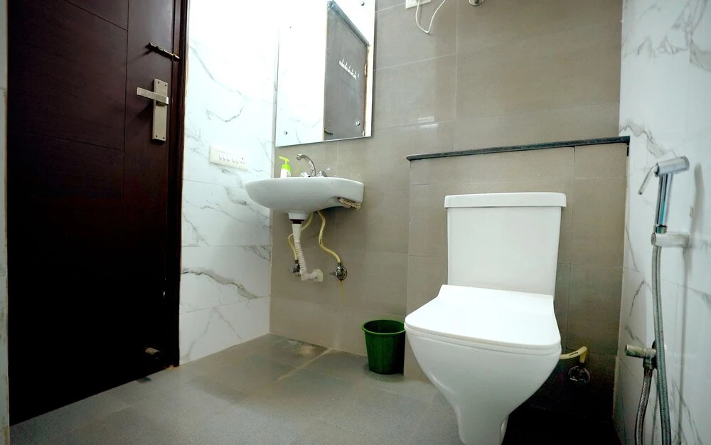 Нойда: Gupta Residency Near Noida Sector 50 Metro Station
