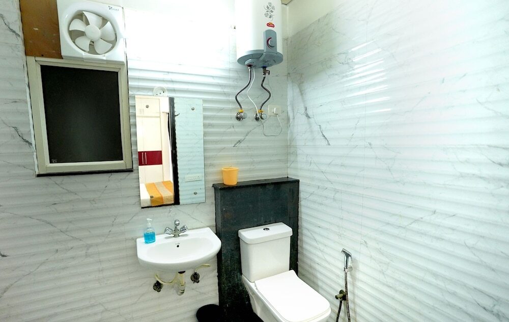 Нойда: Gupta Residency Near Noida Sector 50 Metro Station
