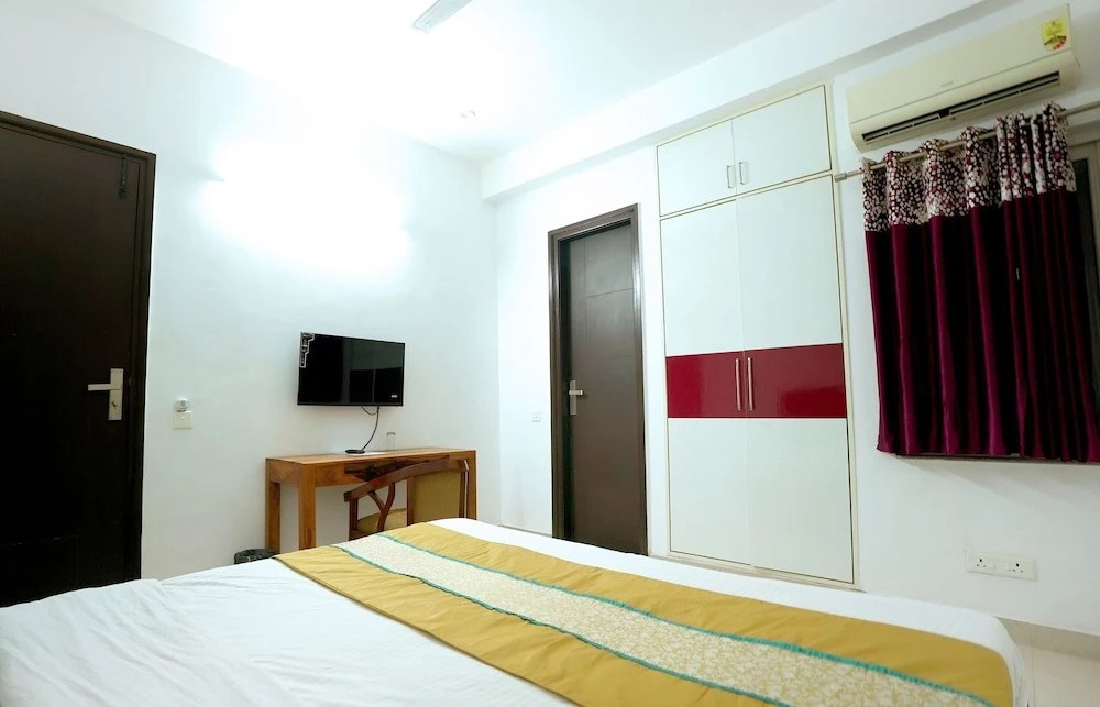 Нойда: Gupta Residency Near Noida Sector 50 Metro Station