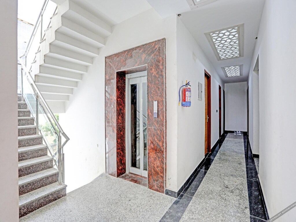 Нойда: Hotel Golden Admire By F9 Hotels