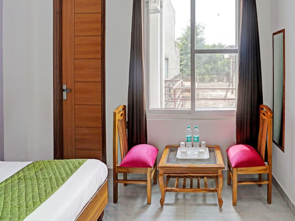 Нойда: Hotel Golden Admire By F9 Hotels