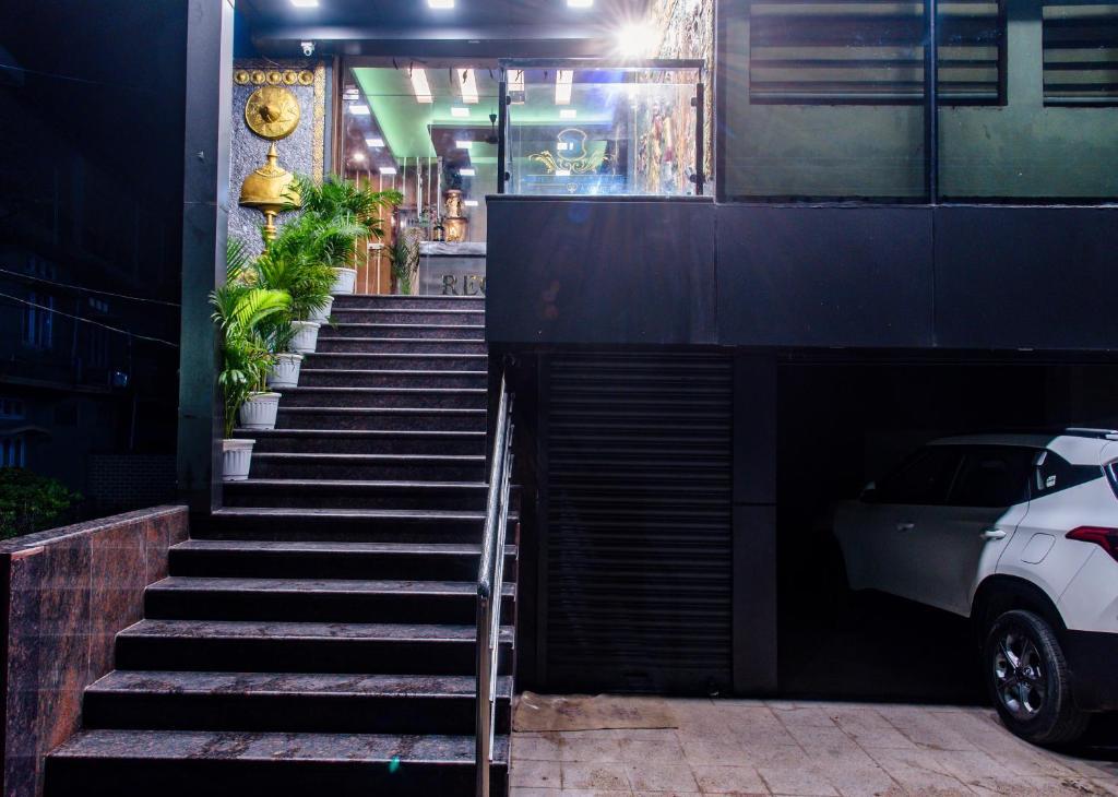 Дибругарх: Hotel Divine Paradise - Dibrugarh