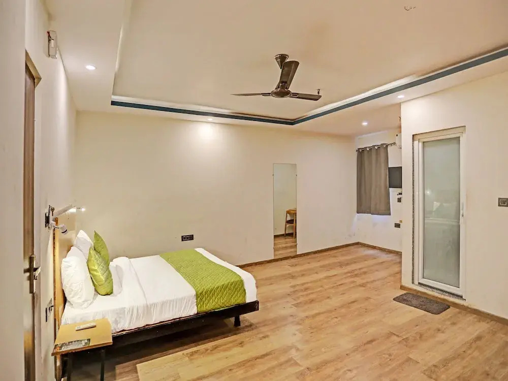 Нойда: Hotel care one bliss