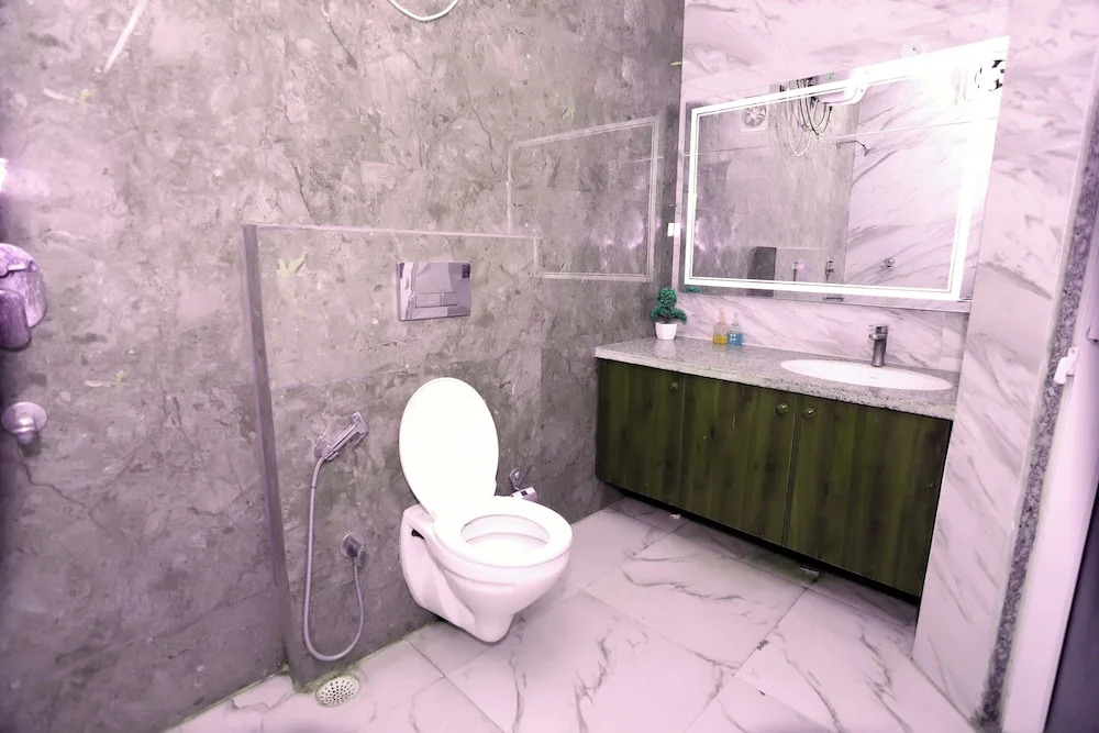 Нойда: Hotel care one bliss