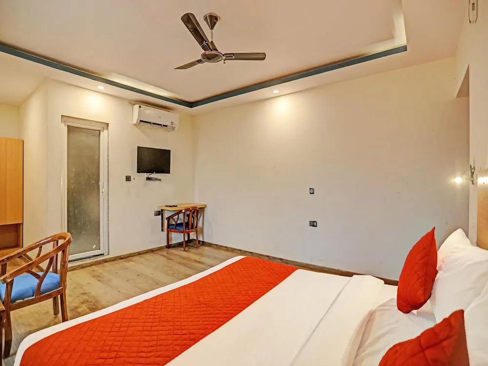Нойда: Hotel care one bliss