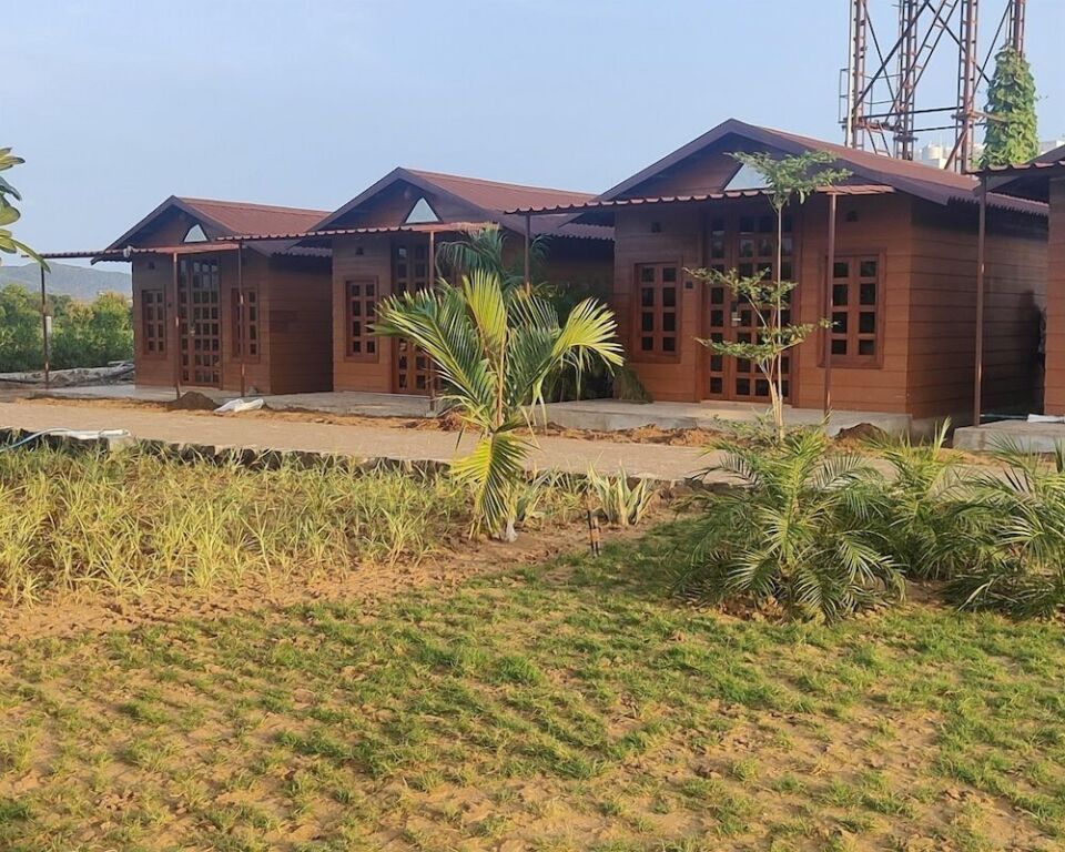 Гарудешвар: Nirvana Resort and Restaurant