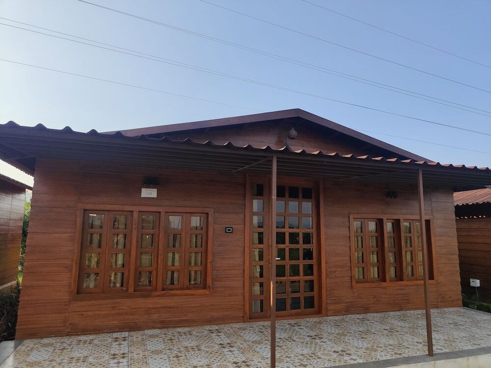 Гарудешвар: Nirvana Resort and Restaurant