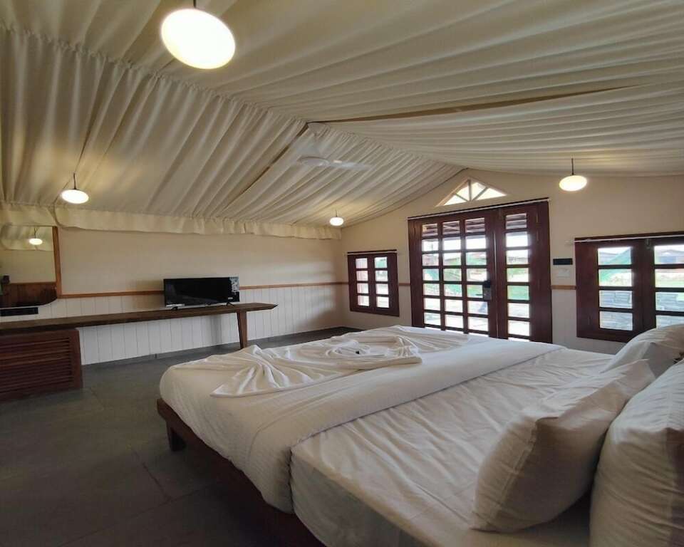 Гарудешвар: Nirvana Resort and Restaurant