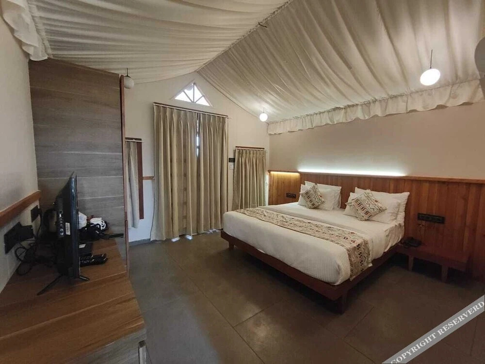 Гарудешвар: Nirvana Resort and Restaurant