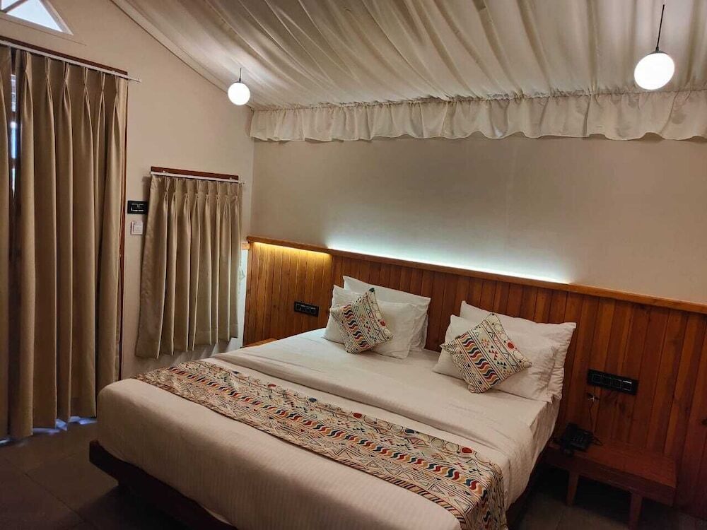 Гарудешвар: Nirvana Resort and Restaurant