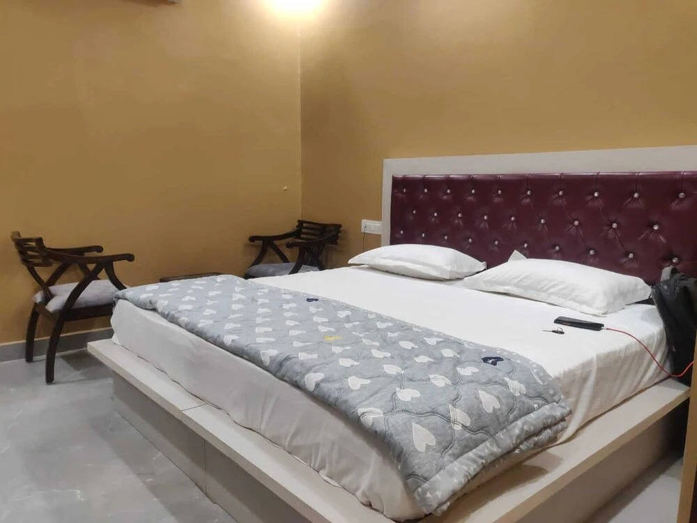 Амбала: The Republic Hotel