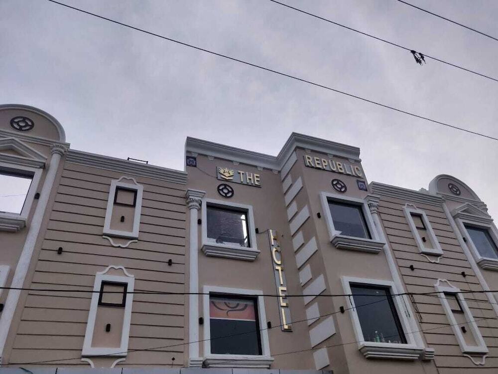 Амбала: The Republic Hotel