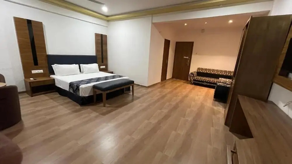 Химатнагар: Heaven7 Hotel & Resort