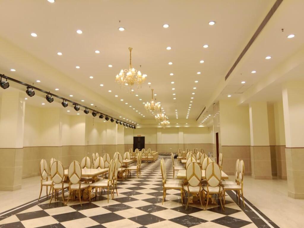 Матхура: SKS Grand Palace