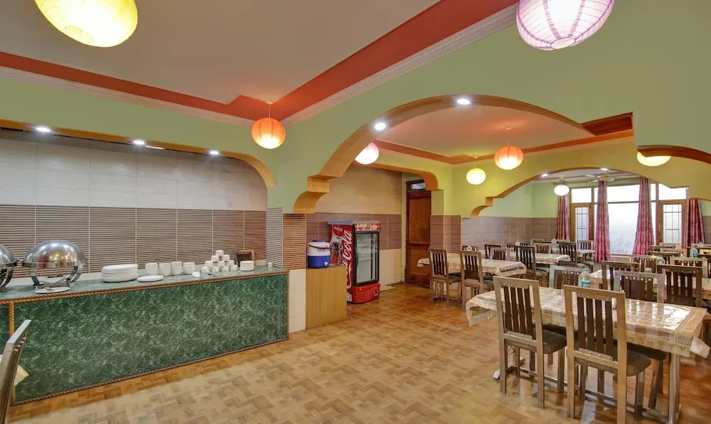 Манали: Itsy By Treebo - Chichoga Holiday Inn With River View