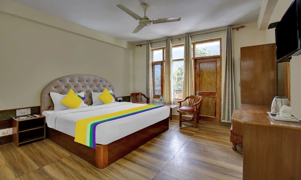 Манали: Itsy By Treebo - Chichoga Holiday Inn With River View